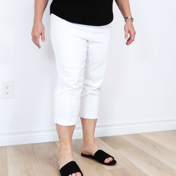 *Liz Claiborne White Capris - Picture 1 of 6